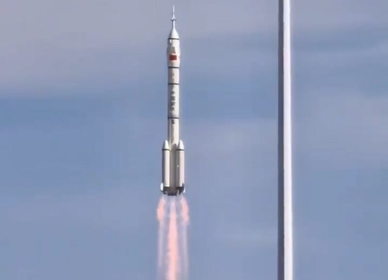 Misión en marcha: China lanza la Shenzhou-20