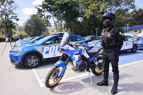 PNC refuerza agentes especiales en la capital y Sacatepéquez con 47 nuevos vehículos