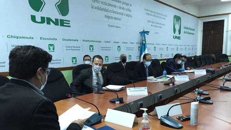 Recaudación tributaria caerá este año en Q6 mil 900 millones, según SAT