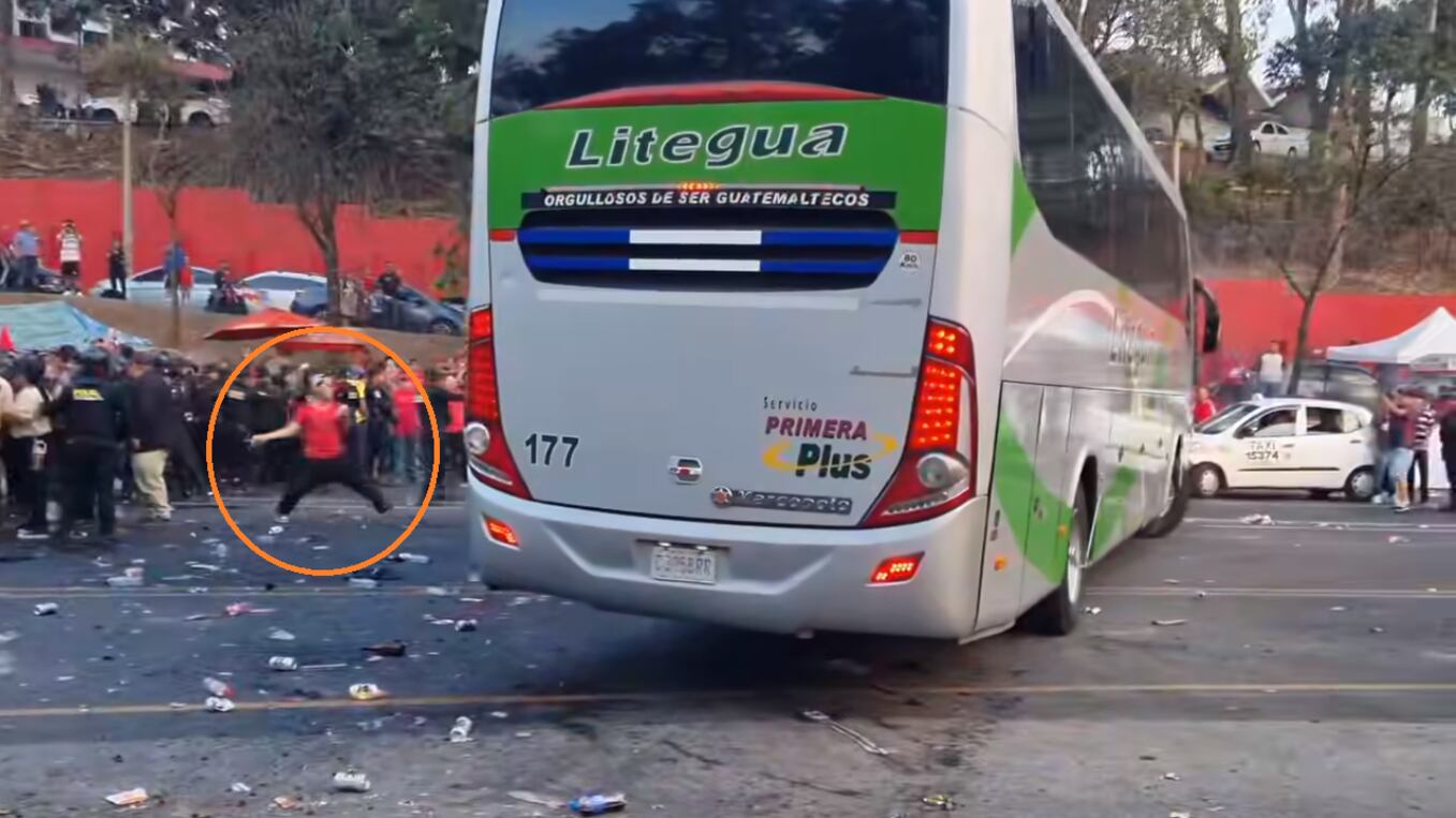 ¡Abucheados y apedreados! Así se marcharon los Cremas de El Trébol