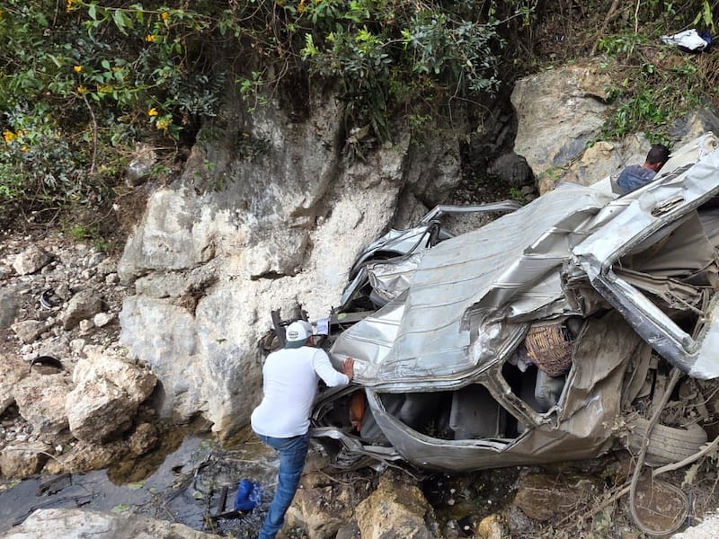 VIDEO. Fatal accidente de tránsito en un municipio de Huehuetenango y así es el rescate de los cuerpos