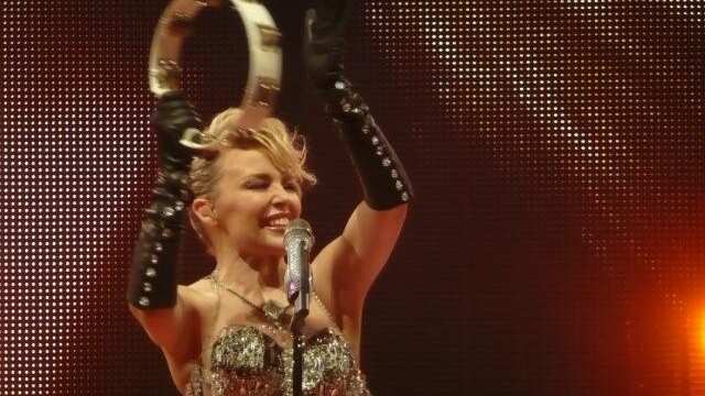 Kylie Minogue combina talento, resiliencia y un carisma innegable que la mantiene vigente en la cultura pop. Foto: Wikipedia.