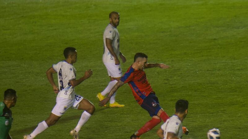 ¡Nada para nadie en el Clásico 323! Matos vuelve a rescatar a Municipal, esta vez ante Comunicaciones