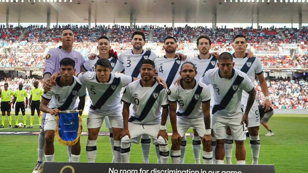 ¡Con la frente en alto! Selección de Guatemala llega al Aeropuerto Nacional la Aurora