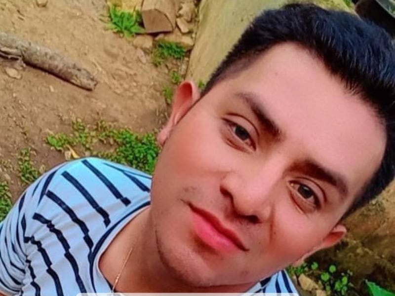 VIDEO. Inspector de la PNC habría aclamado a Dios luego de “desaparecer” a un joven de San Andrés Itzapa