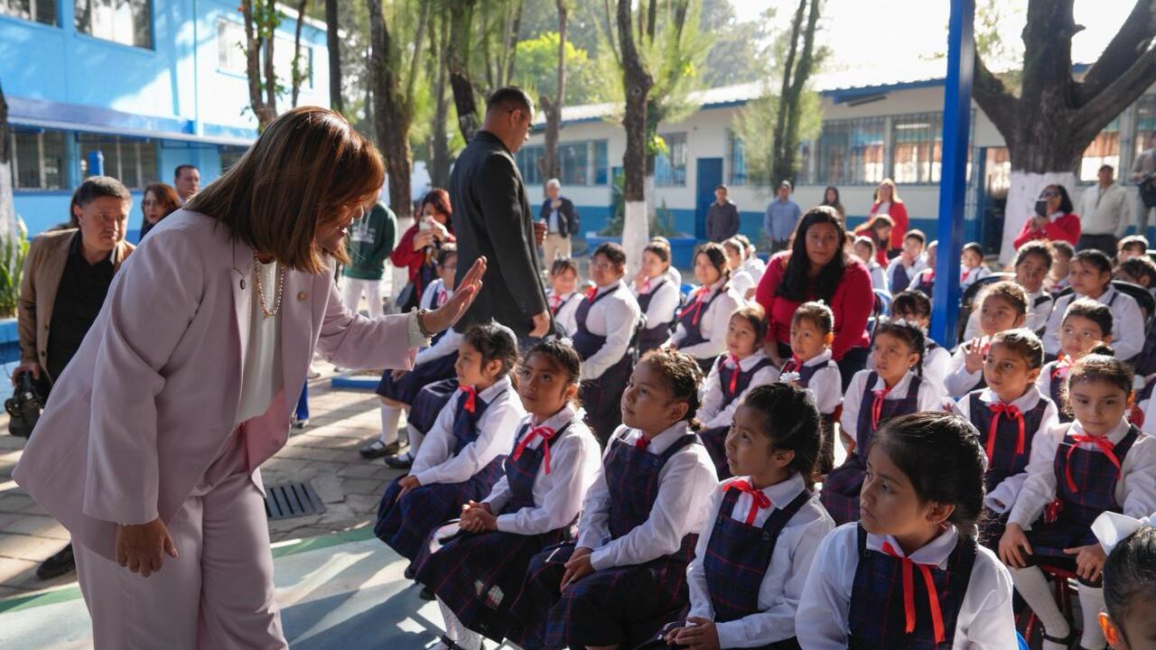 La vicepresidenta Karin Herrera encabezó el acto en la Escuela Oficial Urbana de Niñas No. 39 "República de China-Taiwán”.