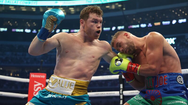 “Canelo” Álvarez le provoca fracturas en el rostro a Billy Saunders