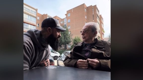 El momento entre el joven y su abuelo con Alzheimer es viral