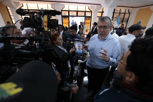 Arévalo revela diferencias salariales de hasta el doble entre sus ministros