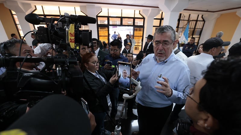 Bernardo Arévalo durante una gira de trabajo.