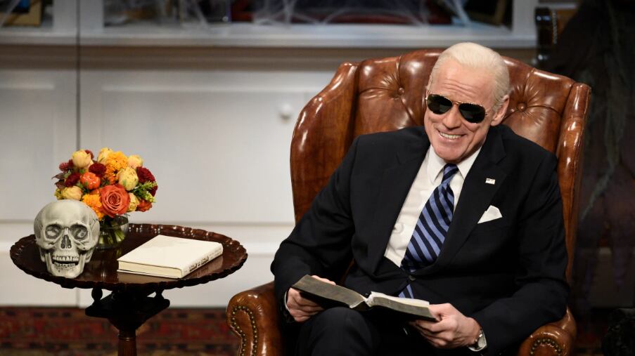 El actor y comediante Jim Carrey interpretó varias veces a Joe Biden en el programa de comedia Saturday Night Live en 2020. Aunque luego de las elecciones, Carrey dijo que ya no haría más de Biden.