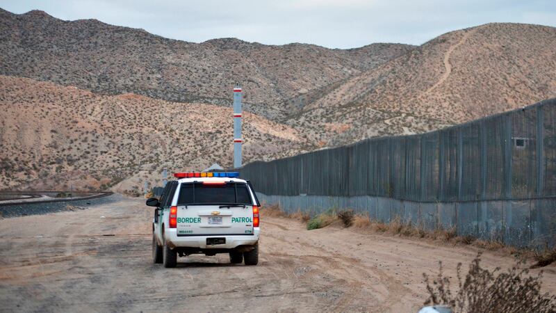 EE. UU. revela impactantes estadísticas sobre migrantes detenidos en la frontera