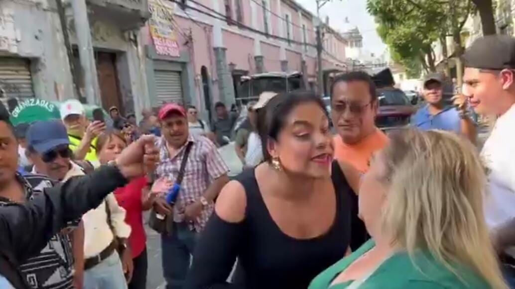 Hermana de Aldo Dávila es abucheada y expulsada de una manifestación frente al Congreso.