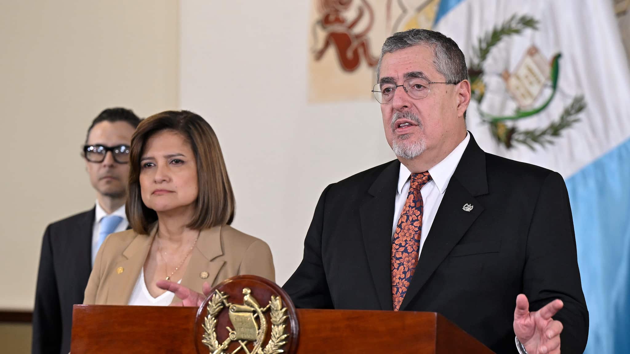 El presidente Bernardo Arévalo anunció cambios en Gobernación tras fuga de 20 pandilleros del Barrio 18.