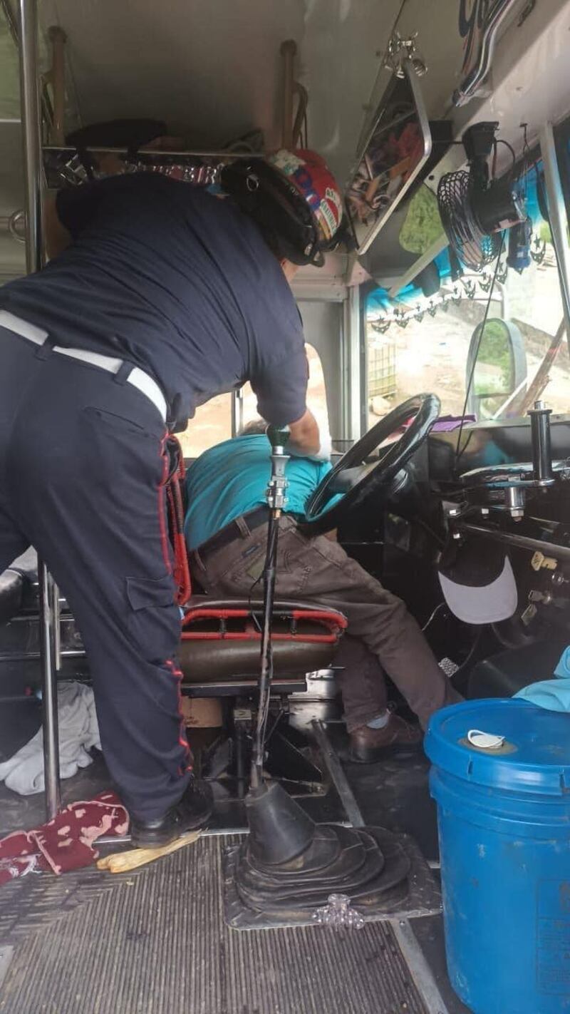 Piloto y ayudante mueren en ataque armado.