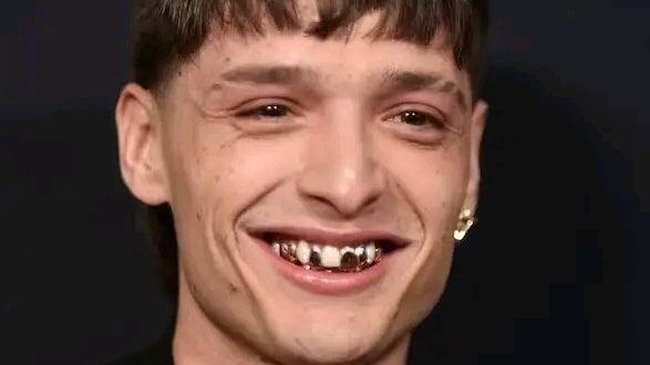 El cambió de look ha sorprendido a sus fans en redes sociales.