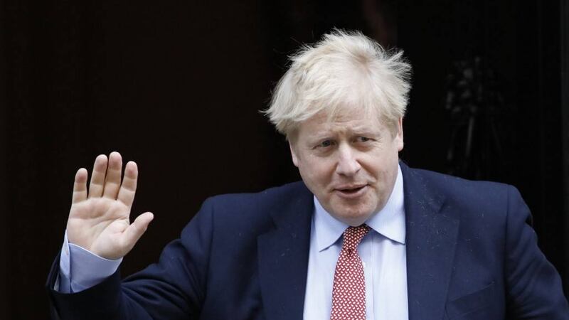 Primer ministro británico, ingresado a cuidados intensivos por coronavirus