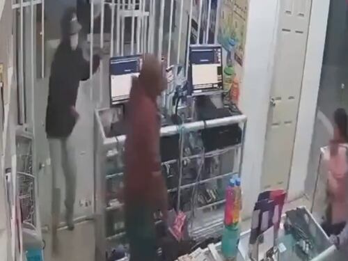 VIDEO. Queda grabado violento asalto en farmacia de Huehuetenango