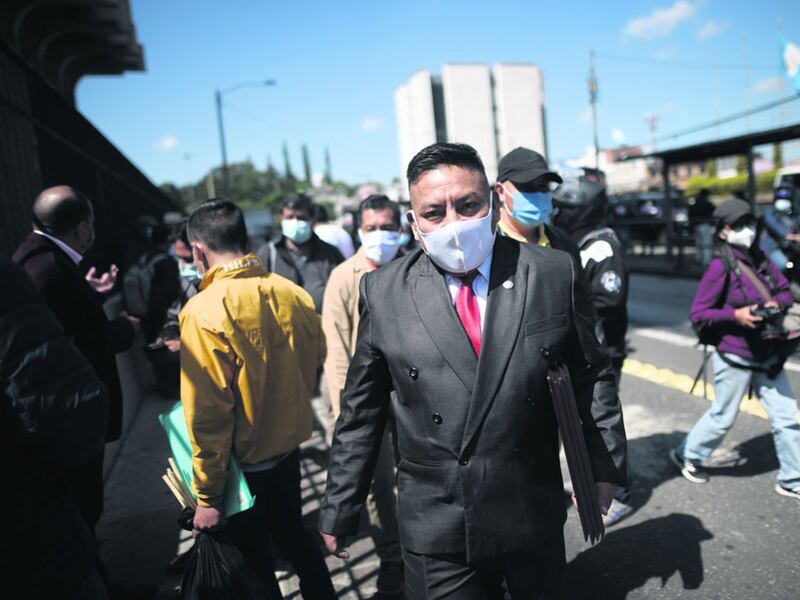 CC ordena mantener separado a juez Pablo Xitumul, quien condenó a Roxana Baldetti