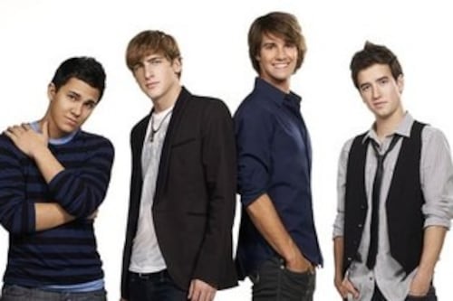 Cantante de Big Time Rush fue hospitalizado tras sufrir una grave lesión en pleno concierto