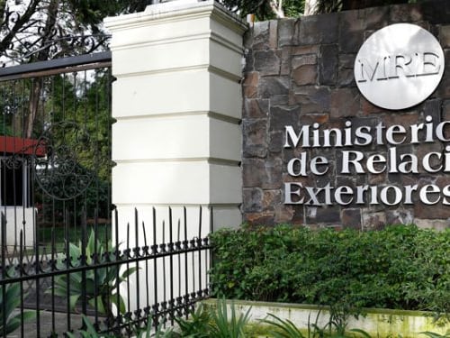 Cancillería asistió a 437 guatemaltecos detenidos en abril de 2025 durante operativo “Maremoto” en Florida