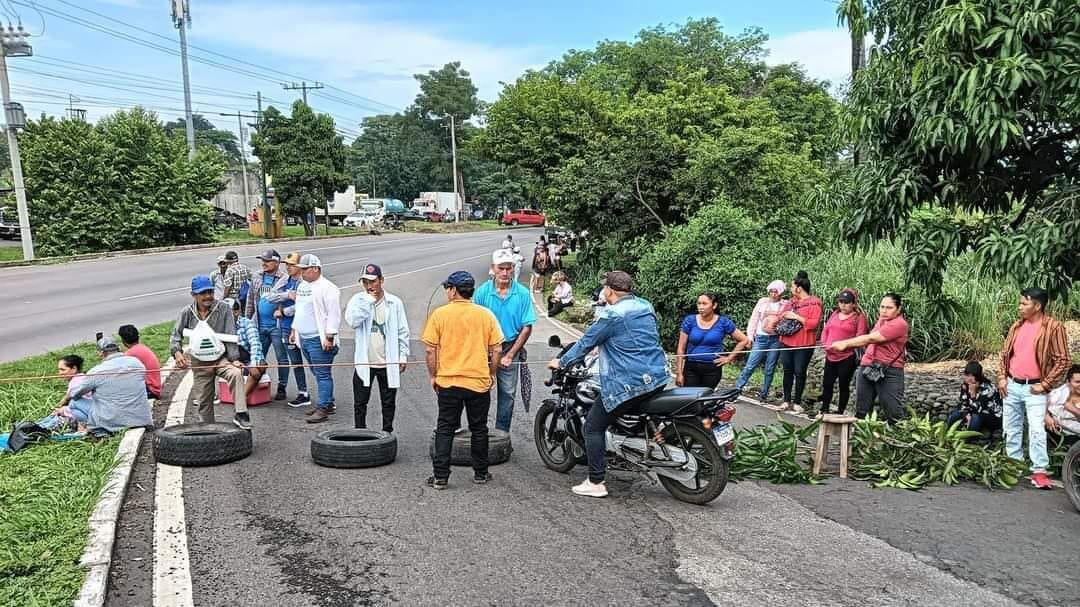 Bloqueos en la autopista a Puerto Quetzal