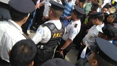 PNC desaloja a manifestantes de Codeca que bloqueaban carreteras
