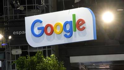 Regulador francés multa a Google con cifra millonaria en disputa con medios