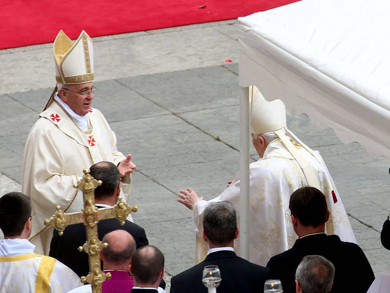 El fin de los "dos papas" ¿Era difícil convivencia entre el emérito Benedicto XVI y su sucesor Francisco?