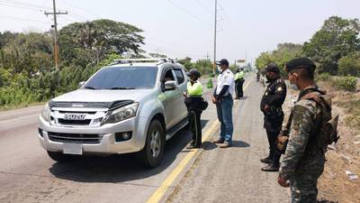 A unos 900 pilotos de vehículos no se les permitió el ingreso a Puerto San José el fin de semana