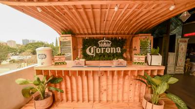 Corona Bar, el espacio que funciona con energía generada por plantas