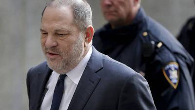 Abogados de Harvey Weinstein presentarán emails íntimos para desacreditar los casos de acoso sexual