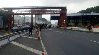 Accidente en antigua garita de peaje de autopista Palín-Escuintla