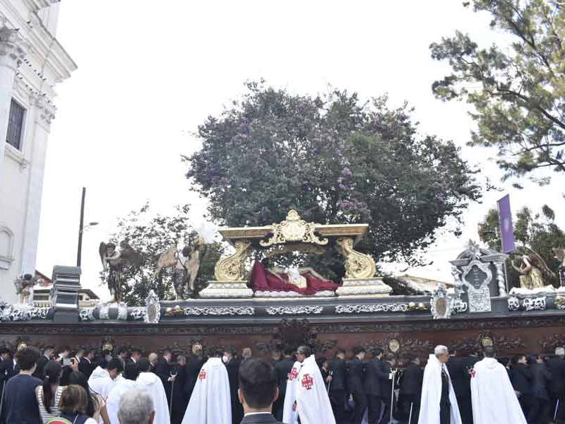 Viernes Santo: Lamentan deceso de devoto que cargó en procesión