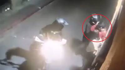 VIDEO. Motoladrones asaltan y golpean a pareja de trabajadores
