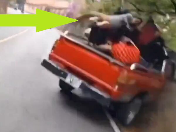 VIDEO. Pierde el control del vehículo y colisiona contra un muro en Sololá