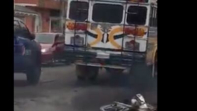 VIDEO. Conductor de bus intentó darse a la fuga tras arrollar a motorista en Xela