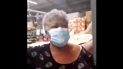 Graban a mujer robando en supermercado de Santa Lucía Milpas Altas