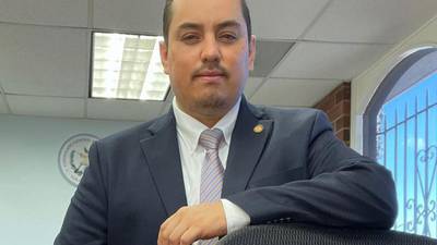 Cónsul de Guatemala en Los Ángeles se defiende por acusaciones en su contra