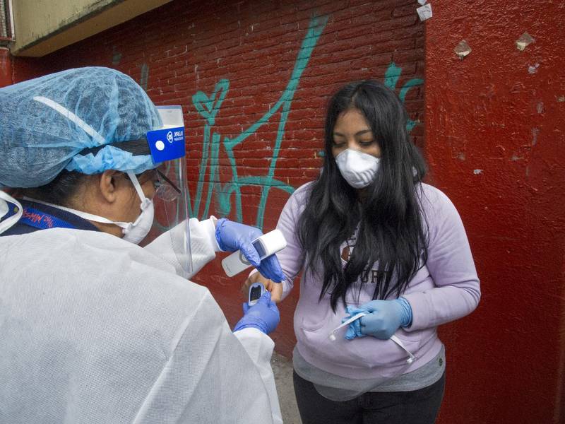 Cambios y reinvenciones resaltan en primer año de pandemia; Salud se enfrenta a retos por la vacunación