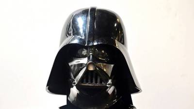 Subastan casco de Darth Vader entre tesoros de Hollywood valorados en $10 millones
