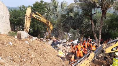 Alud en Camotán deja a varios sepultados, socorristas rescatan a tres