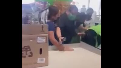 VIDEO. Se viraliza pelea entre empleada de supermercado y clienta
