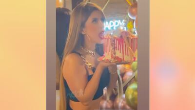 Con mariachis, alcohol y guerra de pastel, así celebró su cumpleaños Kimberly Flores en Guatemala