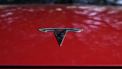 Tesla deberá pagar una millonada para resolver una demanda en California