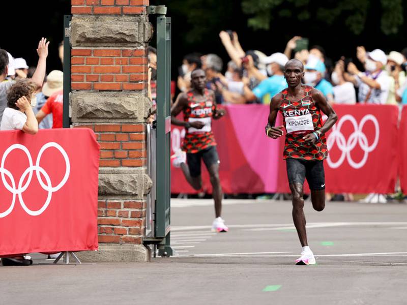 VIDEO. Kipchoge repite oro en Juegos Olímpicos en el maratón