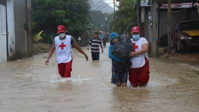 Evacuan a pacientes del Hospital de Barillas, Huehuetenango, por inundaciones