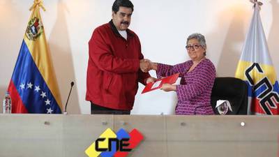 Poder electoral venezolano considera plebiscito como una &#34;barricada&#34;