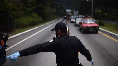 EN IMÁGENES. Tránsito vehicular aumenta por controles de autoridades