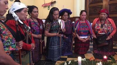 Abuelas comadronas exigen se respete la salud ancestral de los pueblos
